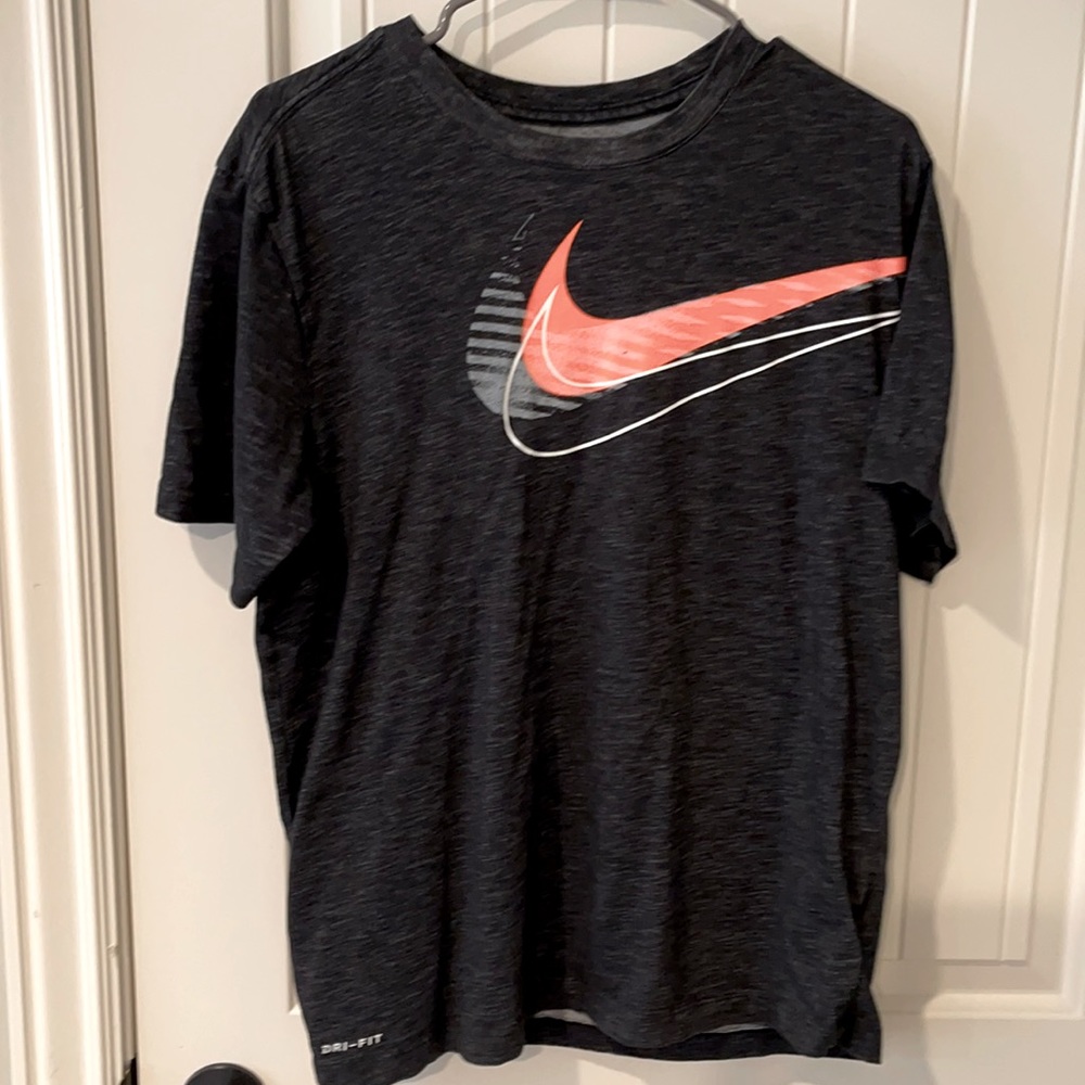 Nike Men’s DRI-FIT shirt size M